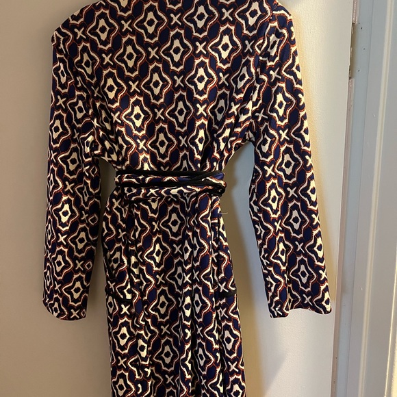 Esley vintage long sleeved wrap dress in red and blue pattern. - Picture 2 of 3